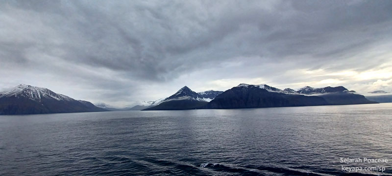 Majestic mountain scenery between Akureyri and Ísafjörður.