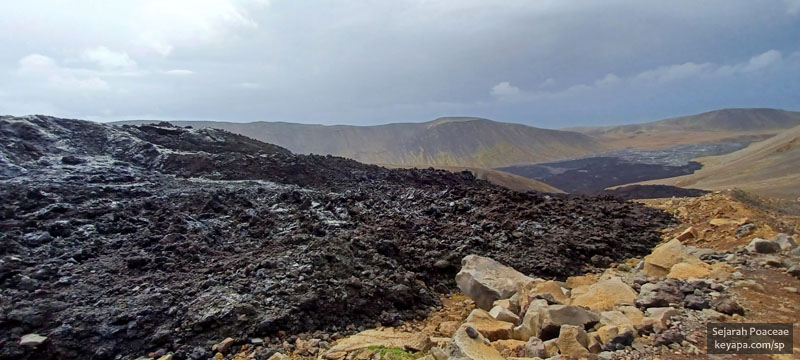 Lava flow in the Fagradalsfjall volcanic area.